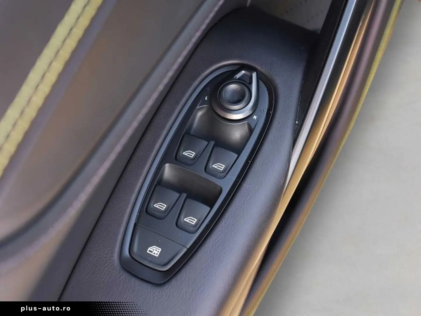 ASTON MARTIN DBX 707