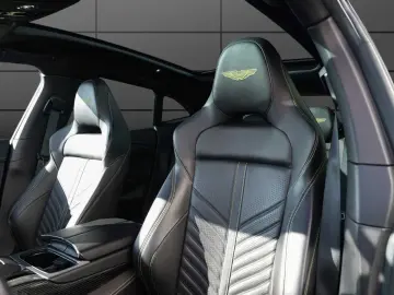 ASTON MARTIN DBX 707