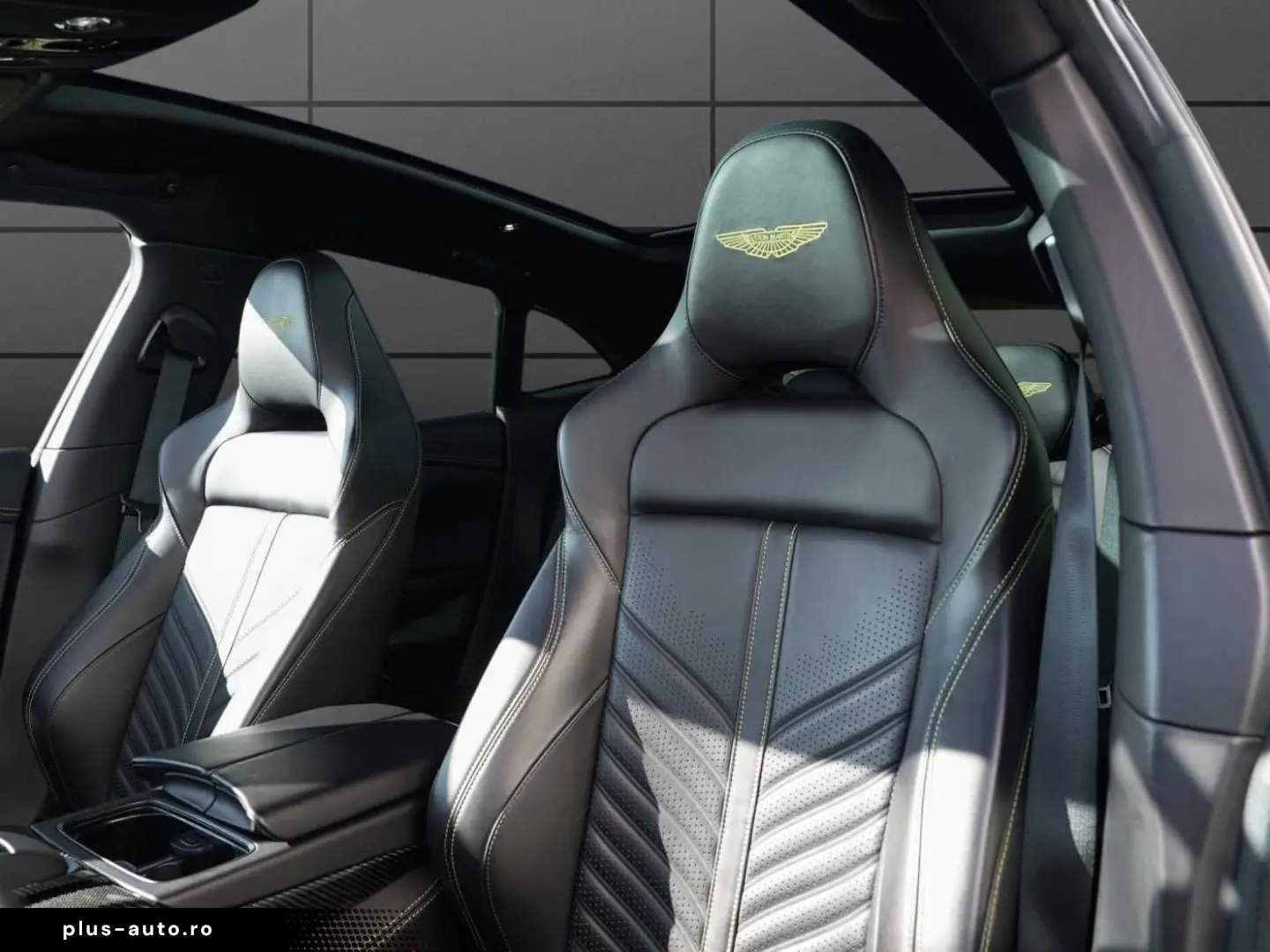 ASTON MARTIN DBX 707