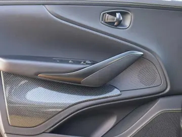 ASTON MARTIN DBX 707