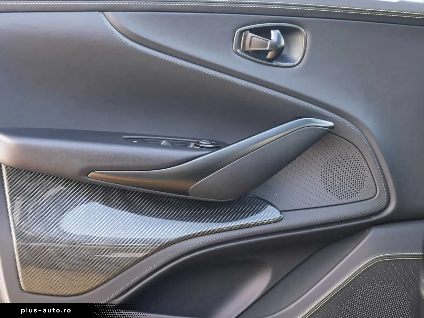 ASTON MARTIN DBX 707