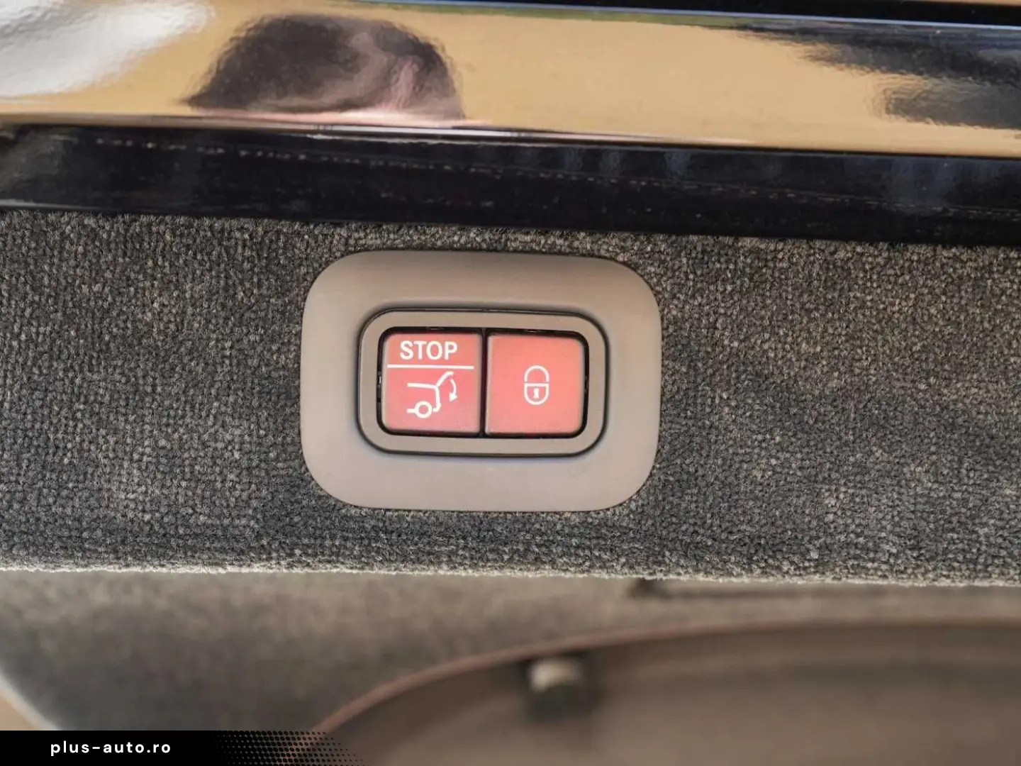 ASTON MARTIN DBX 707