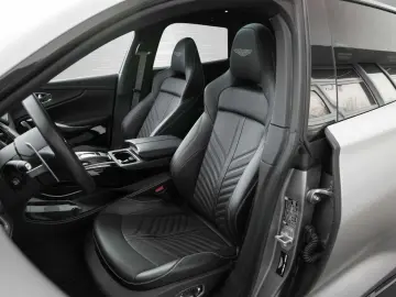 ASTON MARTIN DBX 707 V8 4x4