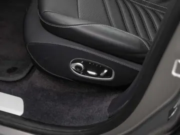 ASTON MARTIN DBX 707 V8 4x4