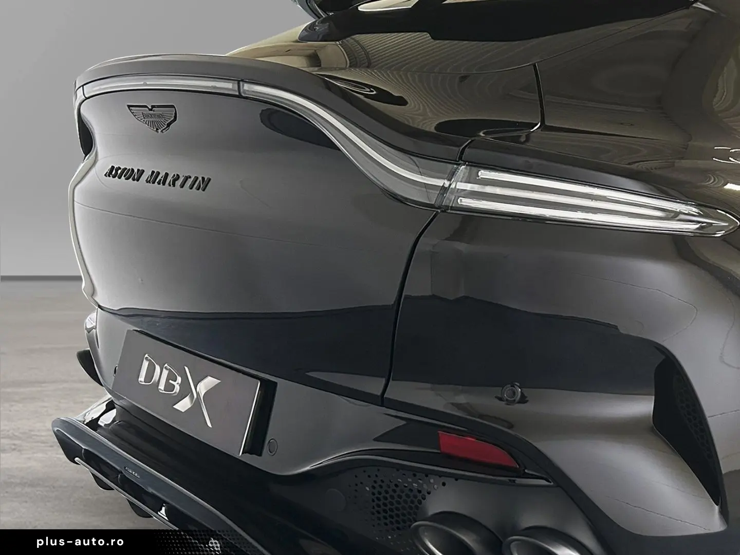 ASTON MARTIN DBX 707 Onyx Black Dark Knight Bowers & Wilkins