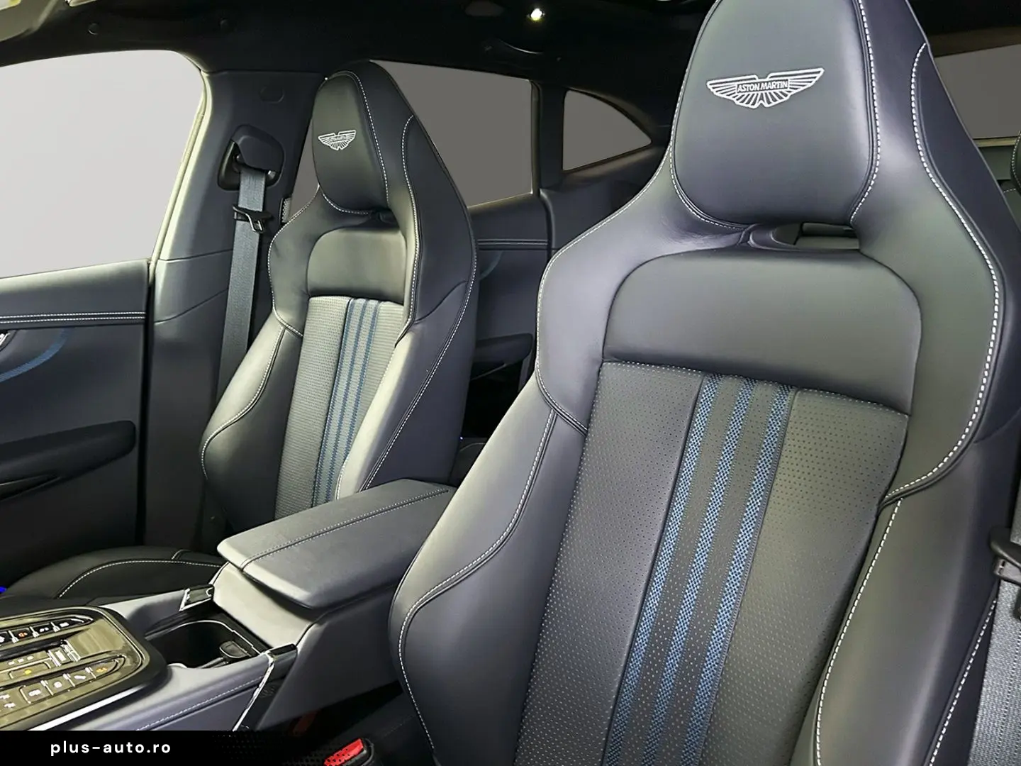 ASTON MARTIN DBX 707 Onyx Black Dark Knight Bowers & Wilkins