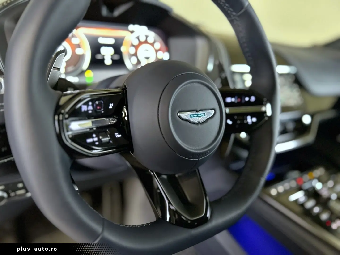 ASTON MARTIN DBX 707 Onyx Black Dark Knight Bowers & Wilkins