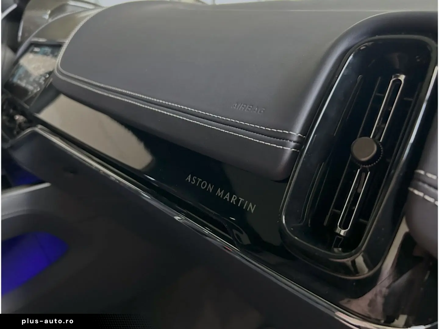 ASTON MARTIN DBX 707 Onyx Black Dark Knight Bowers & Wilkins