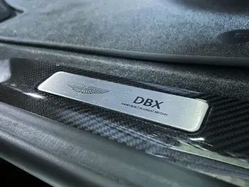 ASTON MARTIN DBX 707 Onyx Black Dark Knight Bowers & Wilkins