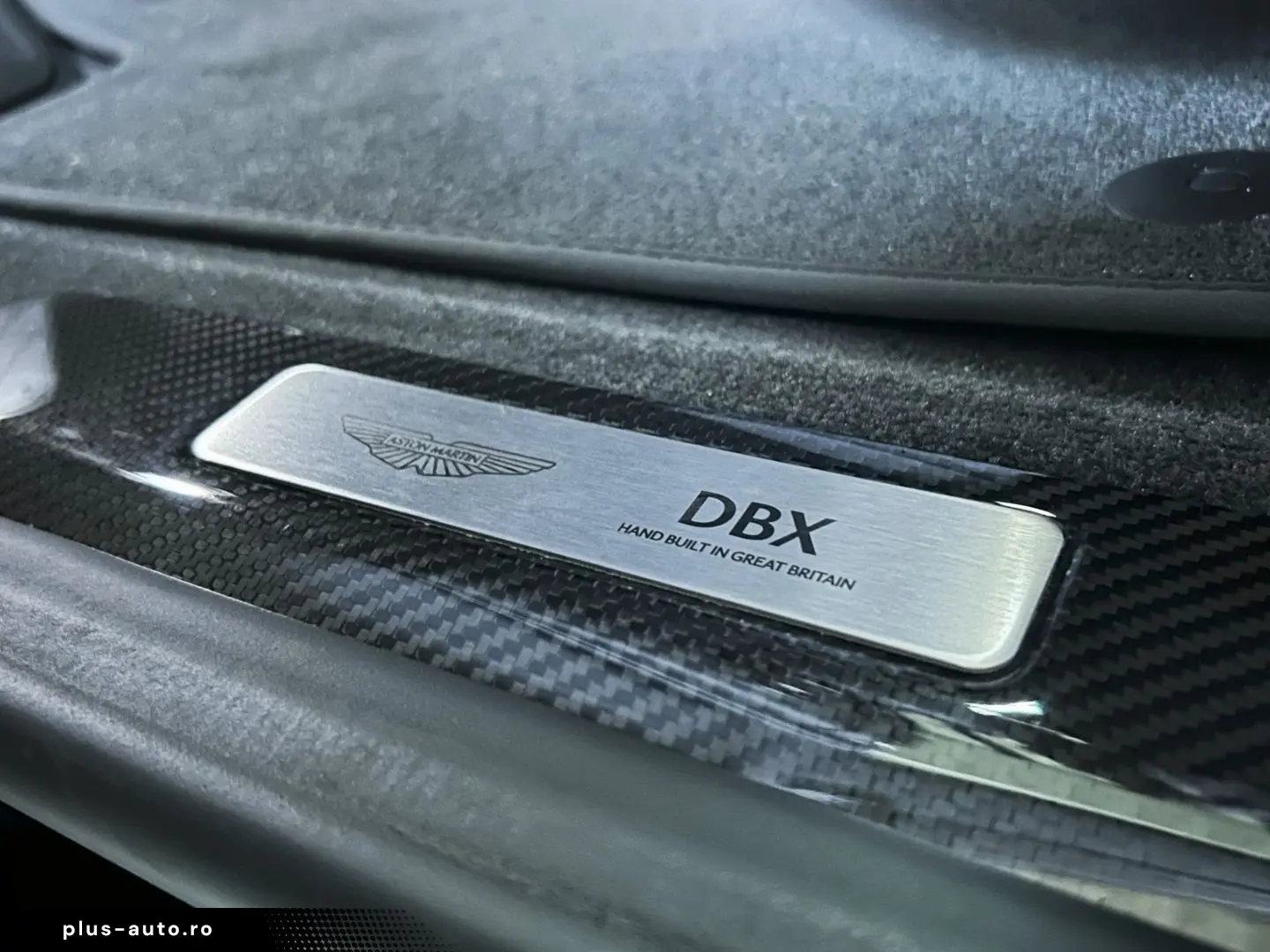 ASTON MARTIN DBX 707 Onyx Black Dark Knight Bowers & Wilkins