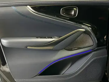 ASTON MARTIN DBX 707 Onyx Black Dark Knight Bowers & Wilkins