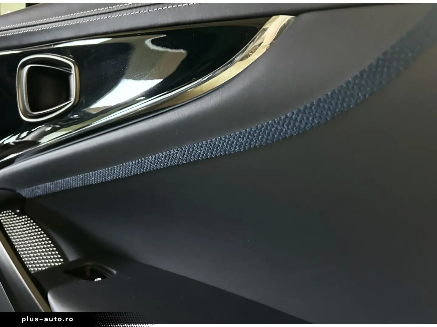 ASTON MARTIN DBX 707 Onyx Black Dark Knight Bowers & Wilkins