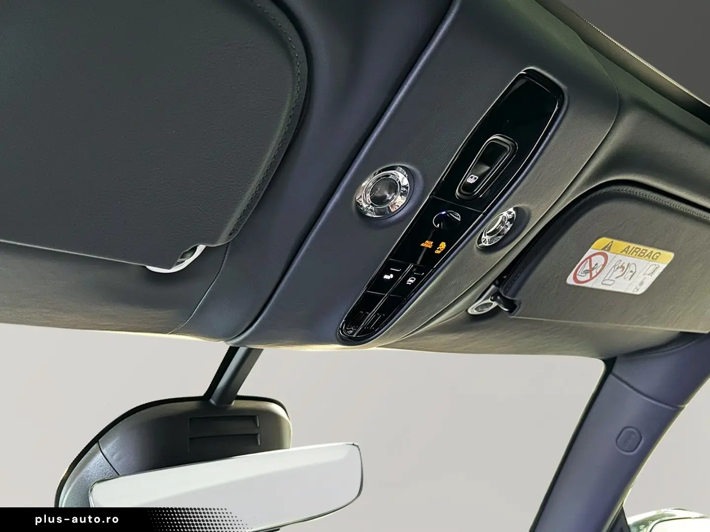 ASTON MARTIN DBX 707 Onyx Black Dark Knight Bowers & Wilkins