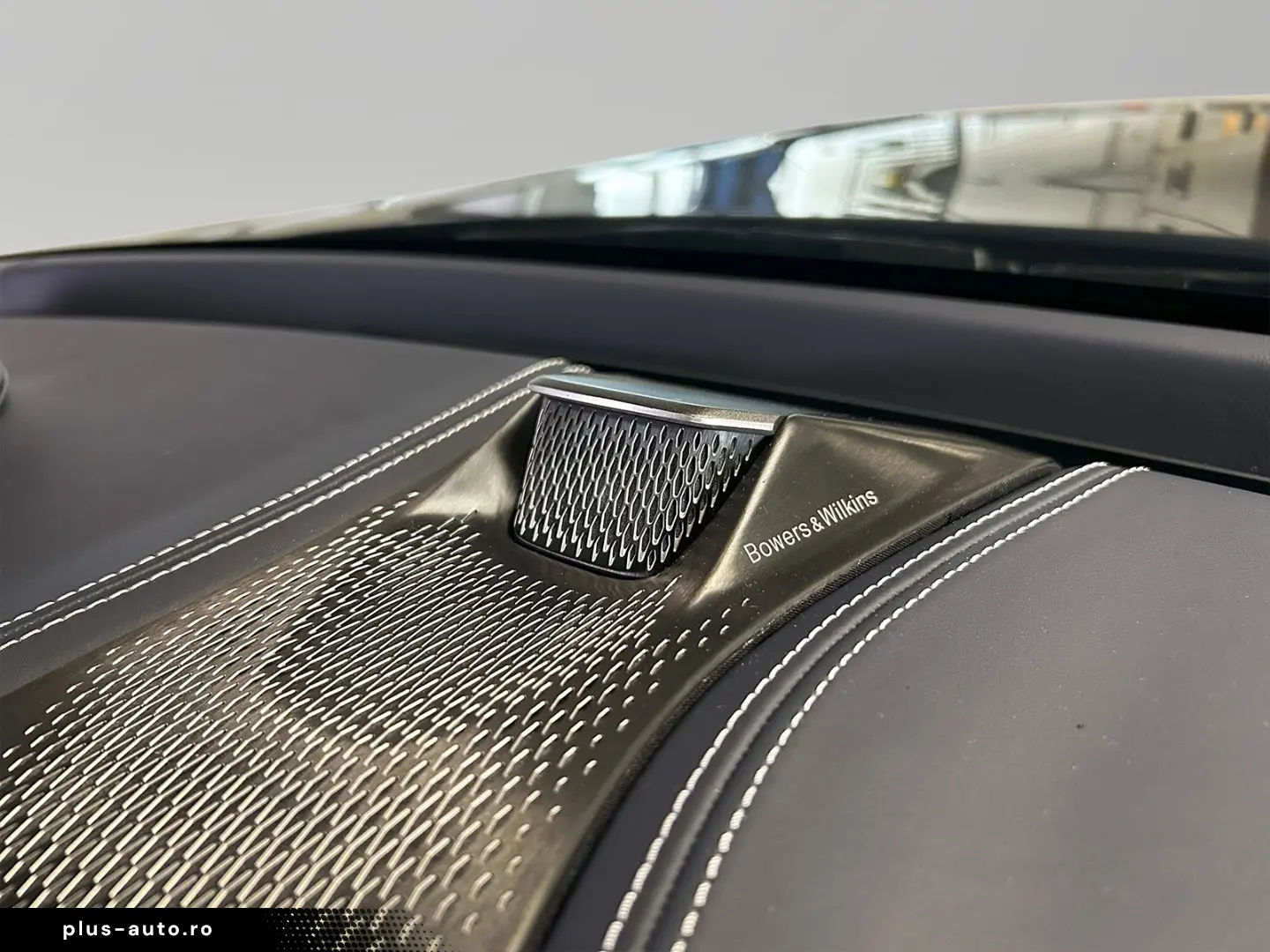 ASTON MARTIN DBX 707 Onyx Black Dark Knight Bowers & Wilkins