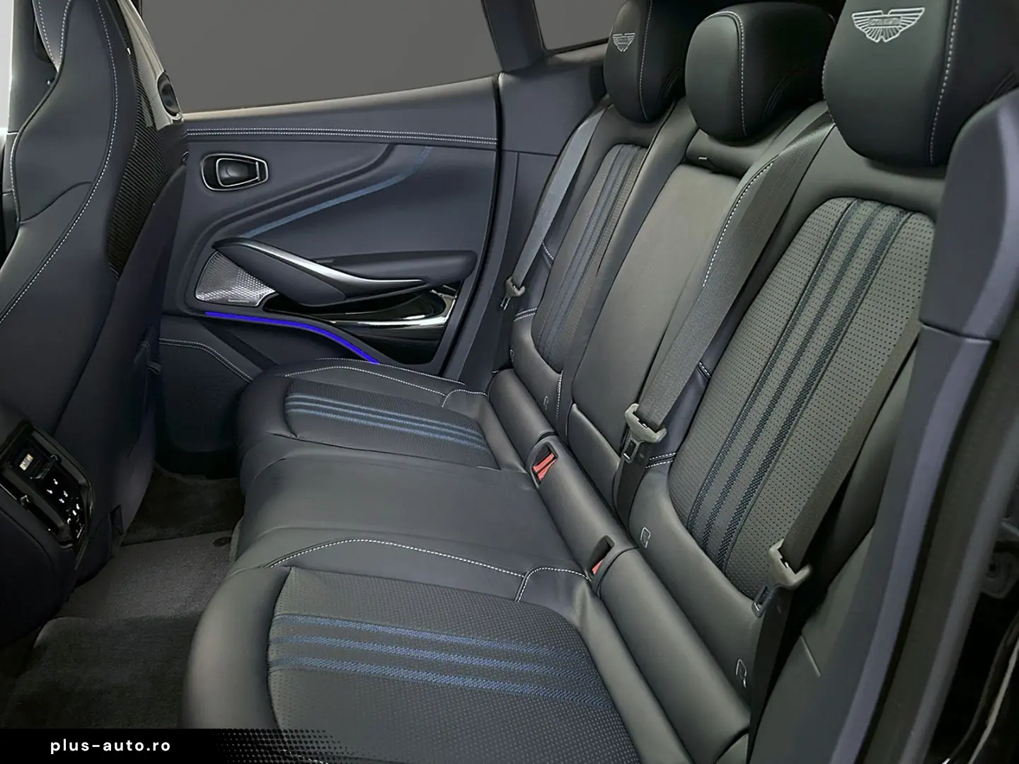 ASTON MARTIN DBX 707 Onyx Black Dark Knight Bowers & Wilkins