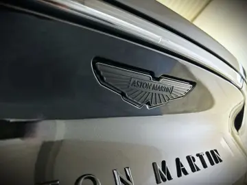 ASTON MARTIN DBX 707 Onyx Black Dark Knight Bowers & Wilkins