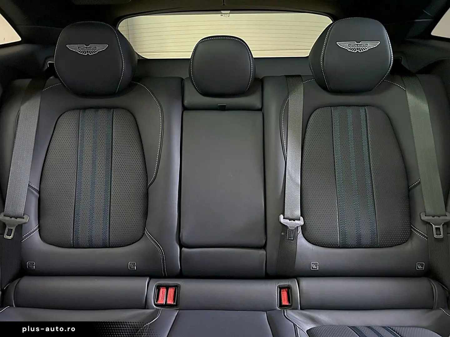 ASTON MARTIN DBX 707 Onyx Black Dark Knight Bowers & Wilkins