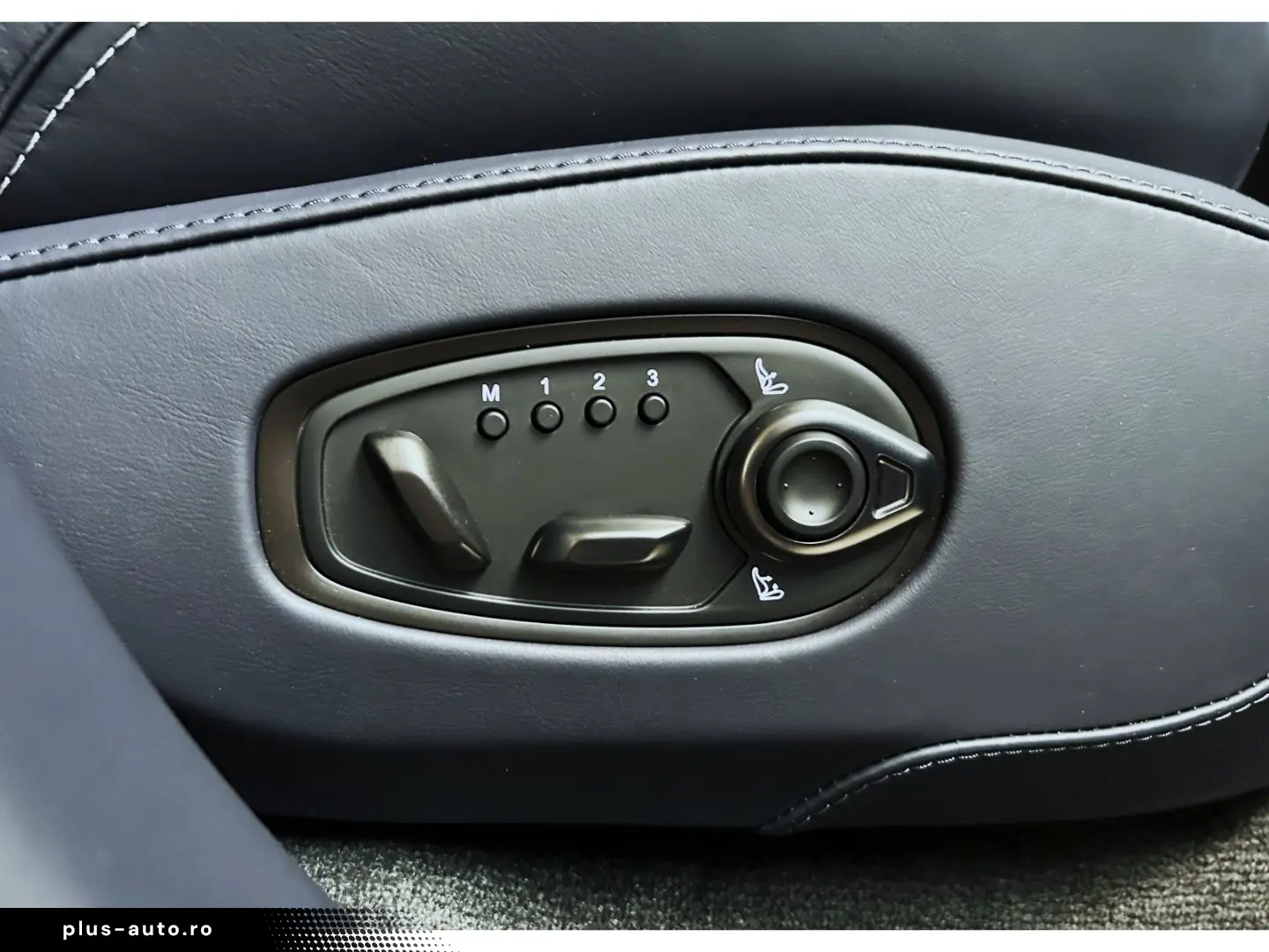 ASTON MARTIN DBX 707 Onyx Black Dark Knight Bowers & Wilkins