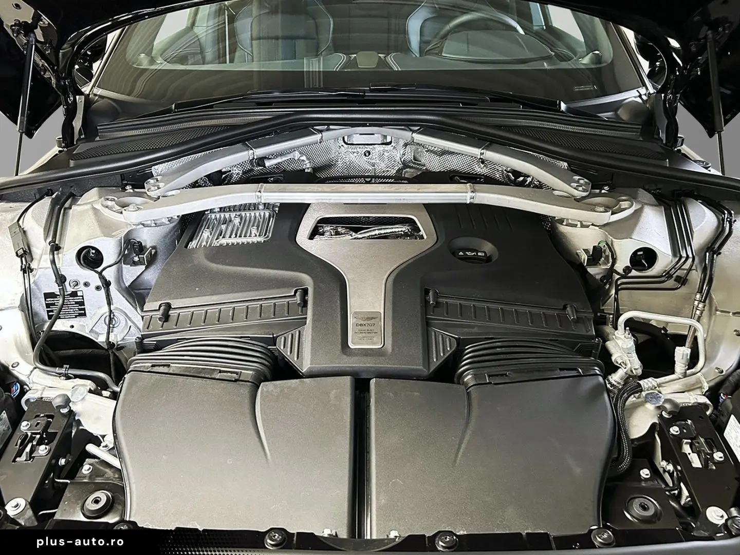 ASTON MARTIN DBX 707 Onyx Black Dark Knight Bowers & Wilkins