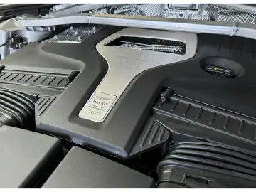 ASTON MARTIN DBX 707 Onyx Black Dark Knight Bowers & Wilkins