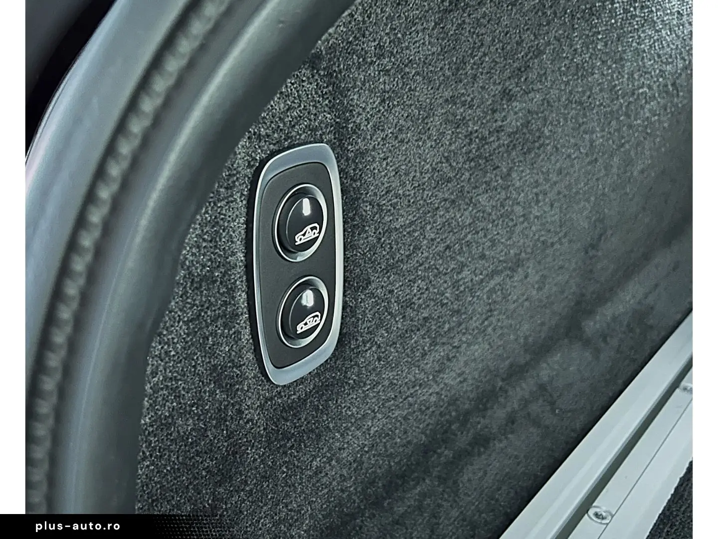 ASTON MARTIN DBX 707 Onyx Black Dark Knight Bowers & Wilkins