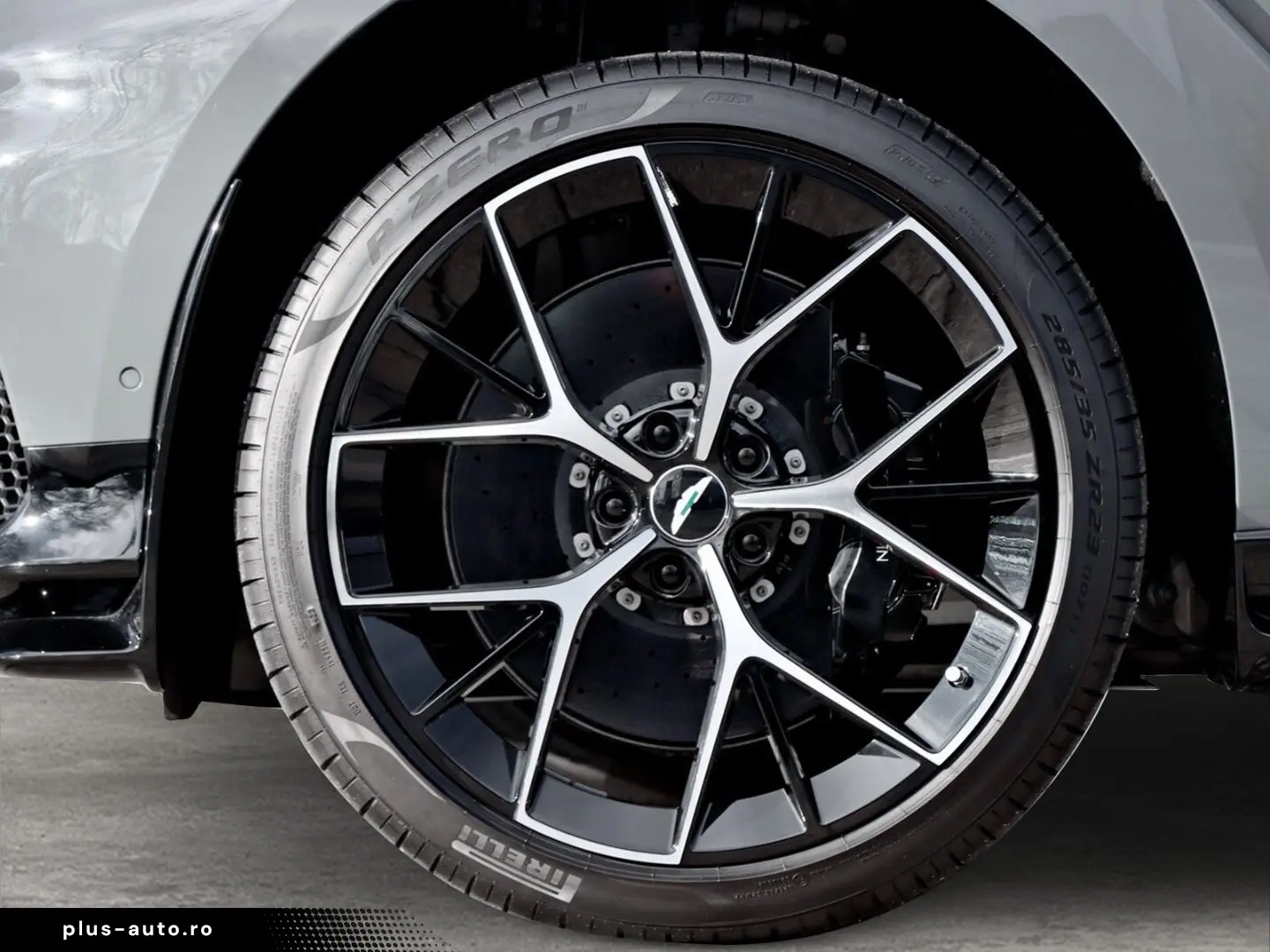 ASTON MARTIN DBX 707 UPE 274.360 -€ China Grey   Onyx Black