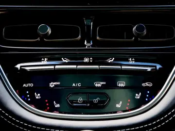 ASTON MARTIN DBX 707 UPE 274.360 -€ China Grey   Onyx Black