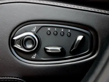 ASTON MARTIN DBX 707 UPE 274.360 -€ China Grey   Onyx Black