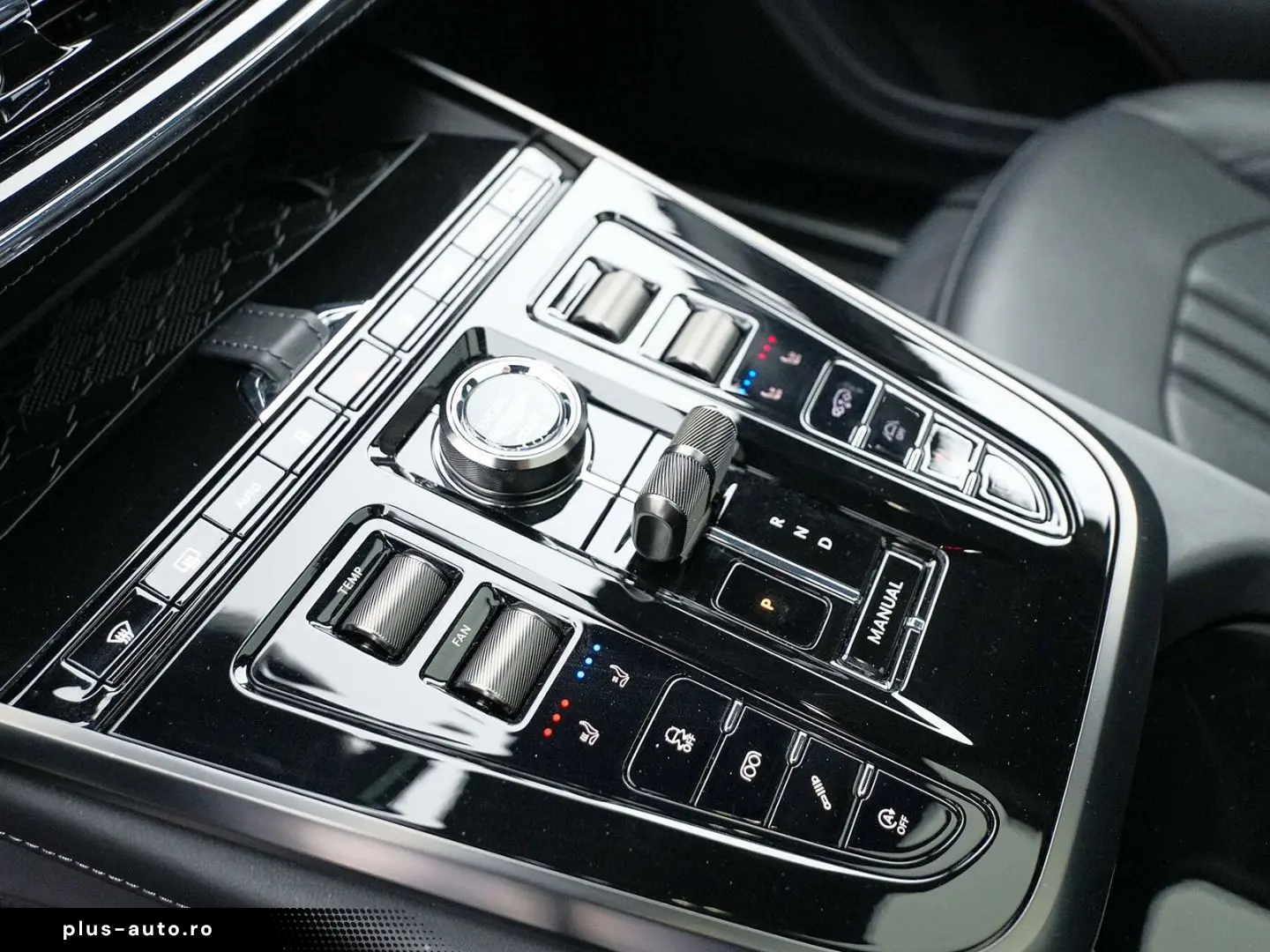 ASTON MARTIN DBX 707 Xenon Grey Onyx Black