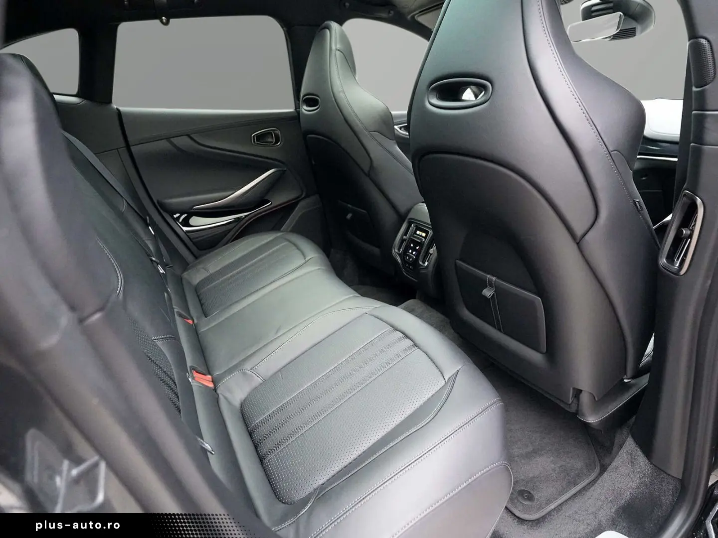 ASTON MARTIN DBX 707 Xenon Grey Onyx Black