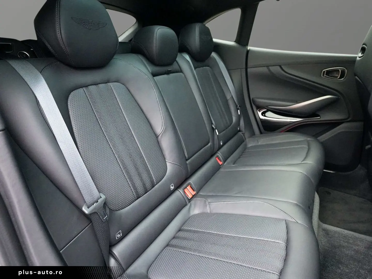 ASTON MARTIN DBX 707 Xenon Grey Onyx Black