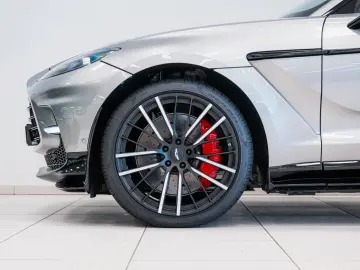 ASTON MARTIN 4.0 V8 DBX707 25MY Full Options