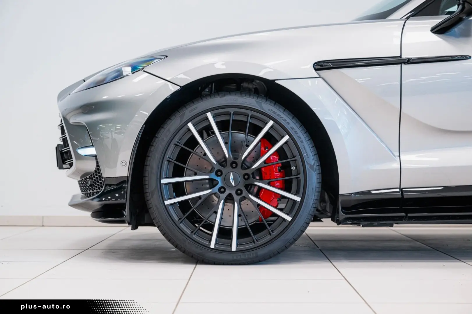 ASTON MARTIN 4.0 V8 DBX707 25MY Full Options