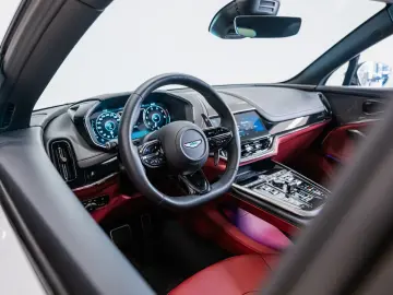 ASTON MARTIN 4.0 V8 DBX707 25MY Full Options