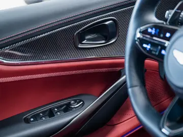 ASTON MARTIN 4.0 V8 DBX707 25MY Full Options