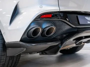 ASTON MARTIN 4.0 V8 DBX707 25MY Full Options