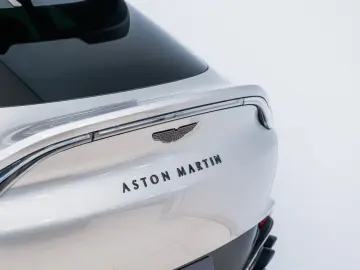 ASTON MARTIN 4.0 V8 DBX707 25MY Full Options