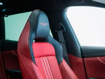 ASTON MARTIN 4.0 V8 DBX707 25MY Full Options