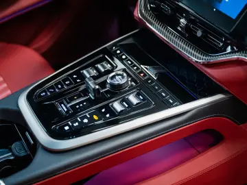 ASTON MARTIN 4.0 V8 DBX707 25MY Full Options