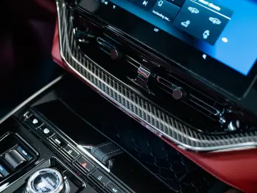 ASTON MARTIN 4.0 V8 DBX707 25MY Full Options