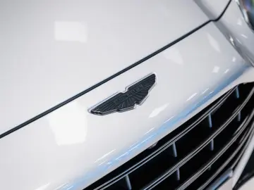 ASTON MARTIN 4.0 V8 DBX707 25MY Full Options