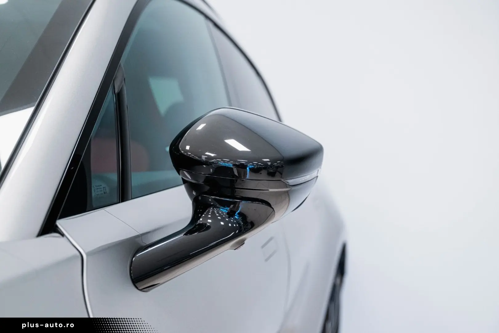 ASTON MARTIN 4.0 V8 DBX707 25MY Full Options