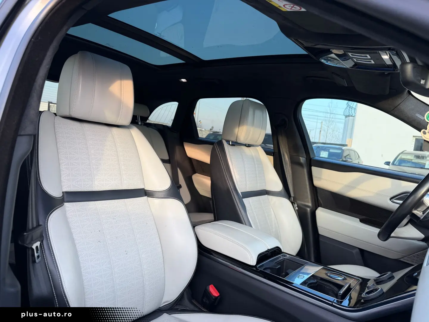 RANGE ROVER VELAR     FIRST EDITION