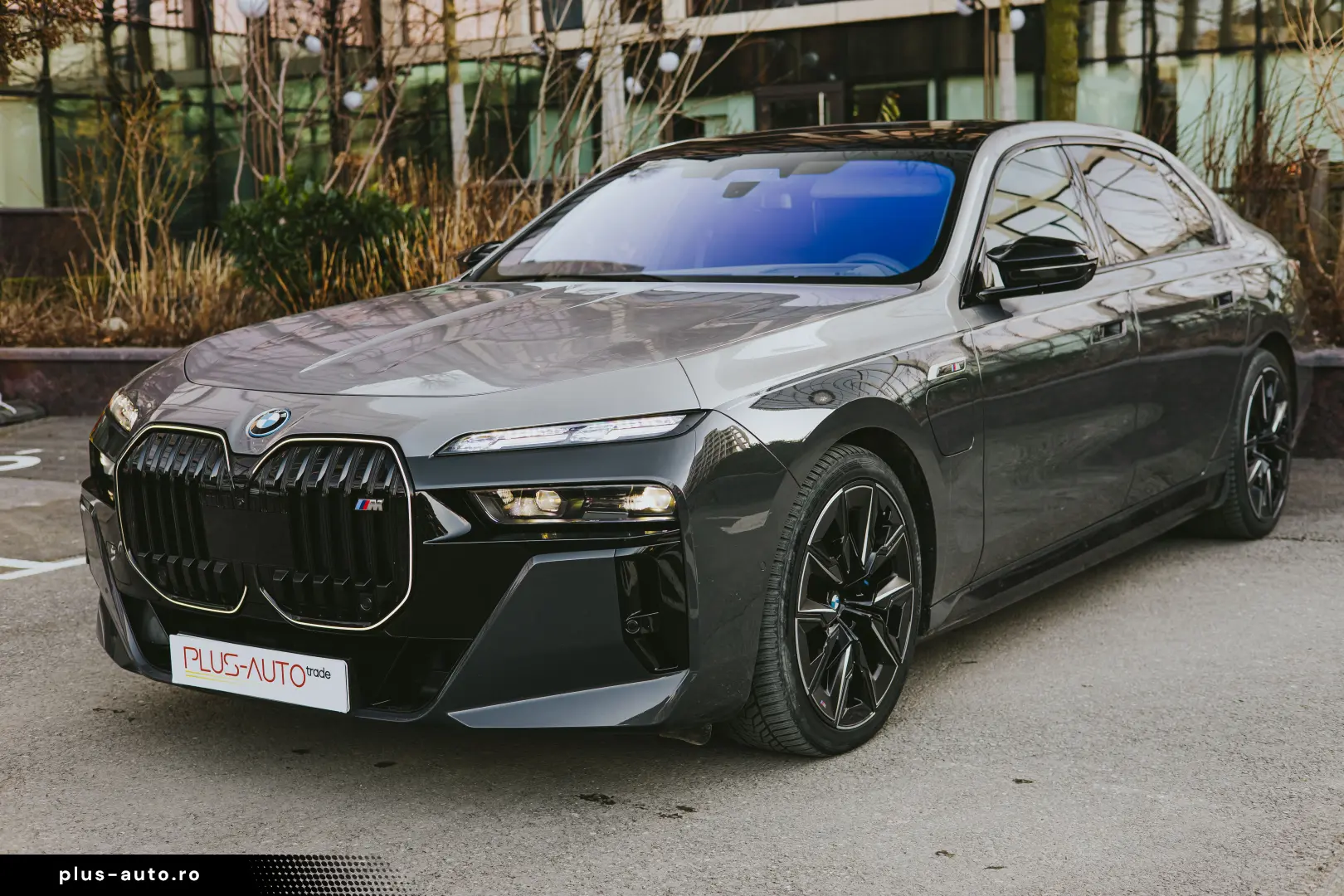 BMW M760e Individual BiColor - Preluare Leasing