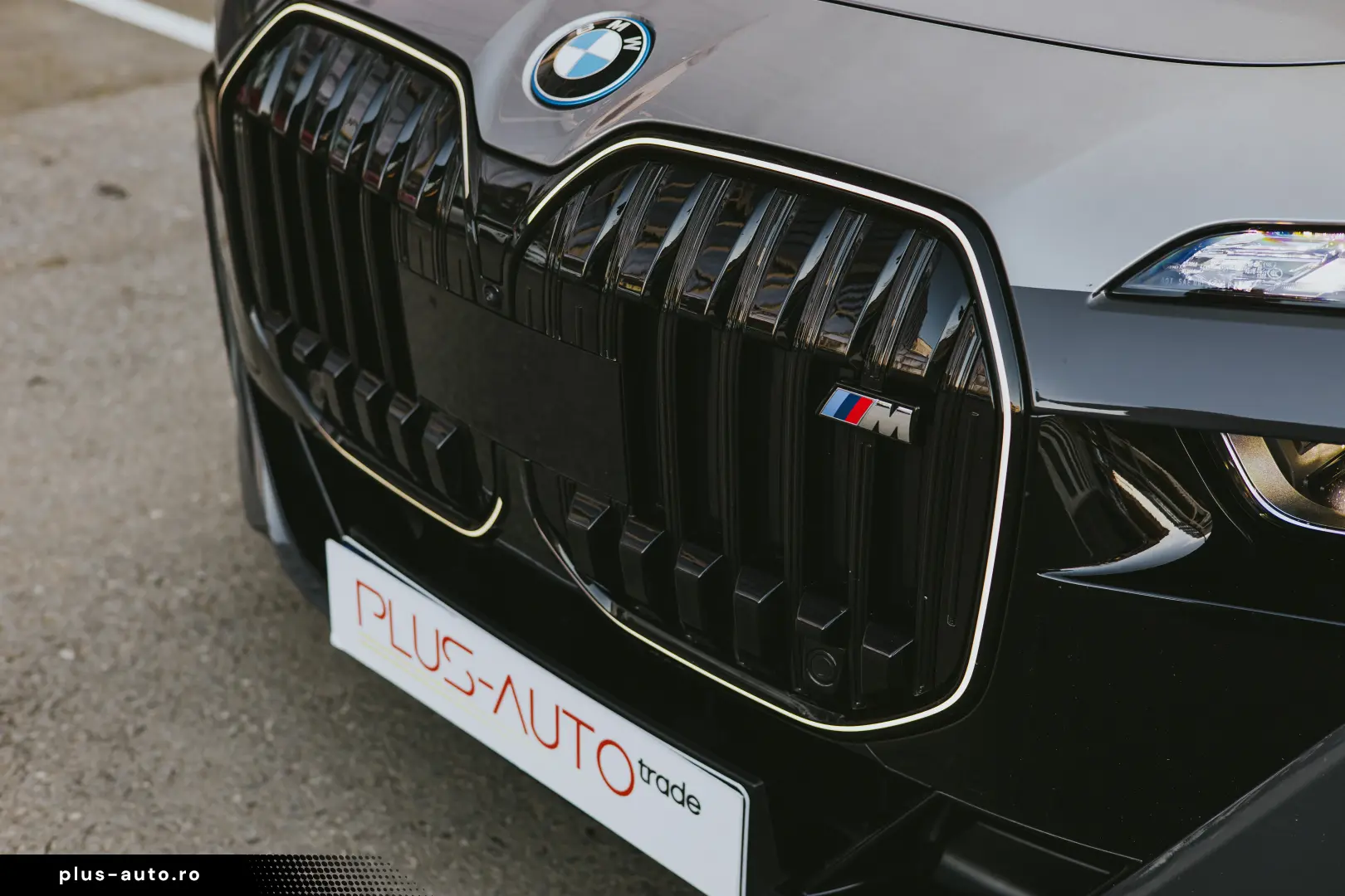 BMW M760e Individual BiColor - Preluare Leasing