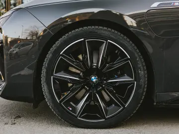 BMW M760e Individual BiColor - Preluare Leasing