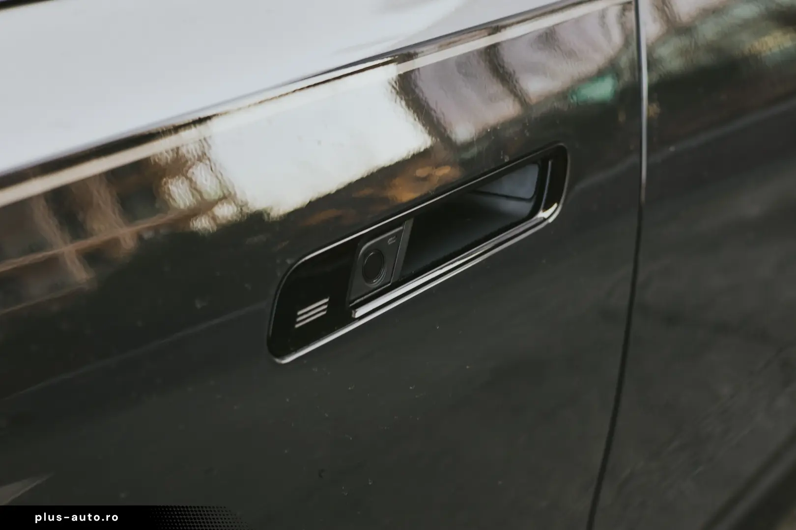 BMW M760e Individual BiColor - Preluare Leasing