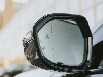 BMW M760e Individual BiColor - Preluare Leasing