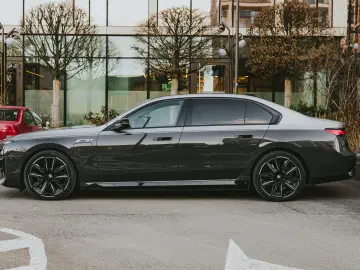 BMW M760e Individual BiColor - Preluare Leasing