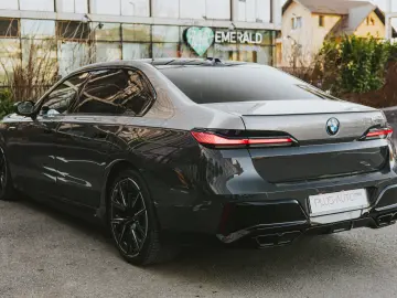 BMW M760e Individual BiColor - Preluare Leasing